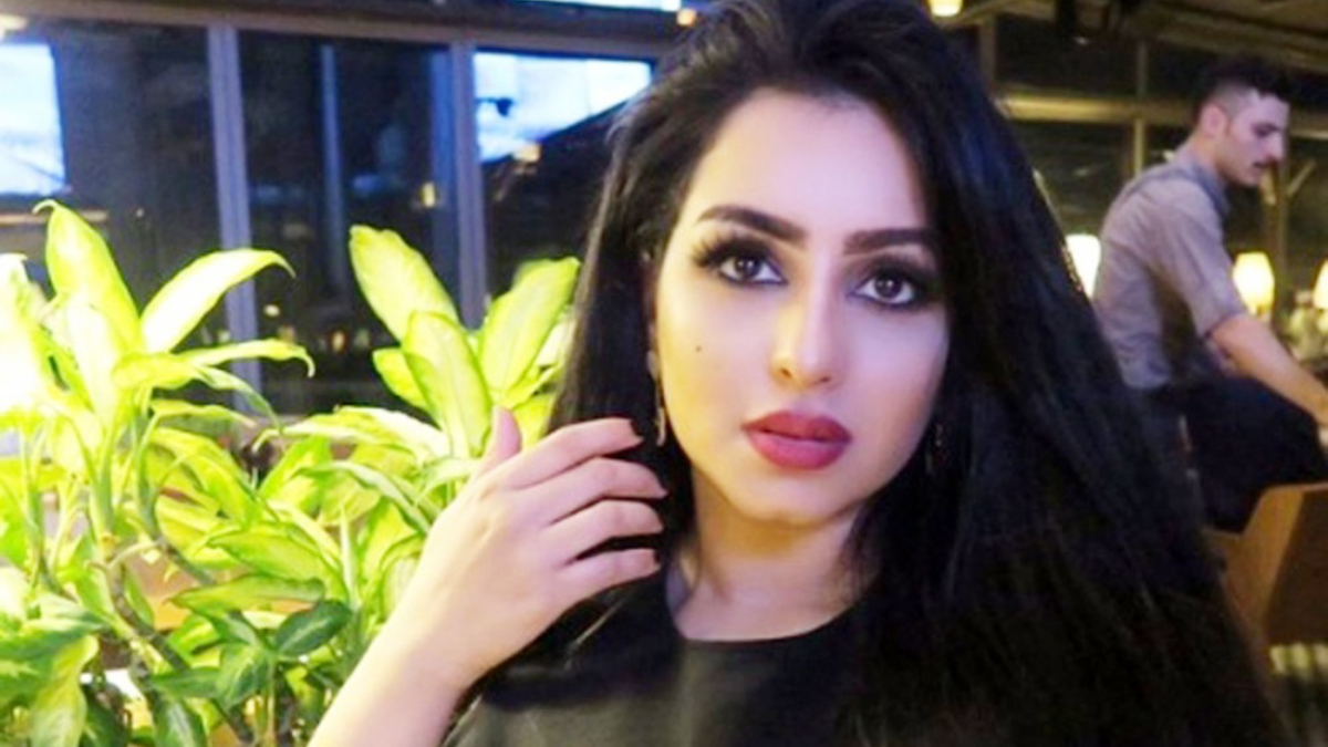 المهرة البحرينية تعلن إسلام إحدى موظفاتها وتكشف عن هديتها لها 