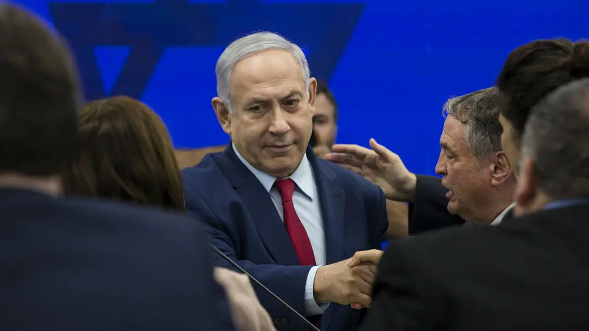 سخرية في إسرائيل من نتنياهو بعد هروبه أمام صواريخ غزة (فيديو)