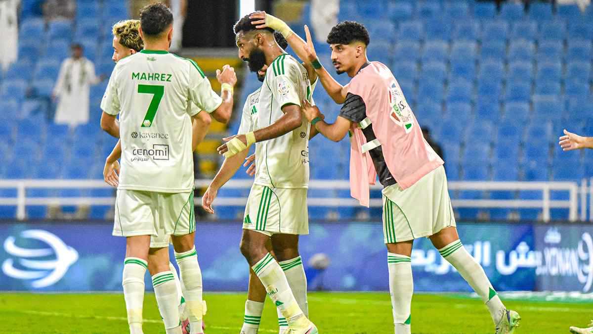 الأهلي يستعيد توازنه بالفوز على الحزم في الدوري السعودي