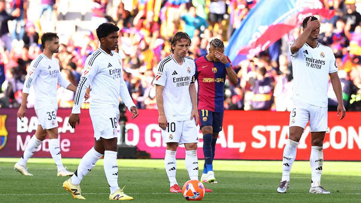 إزالة لافتة "العار" من معقل ريال مدريد (فيديو)