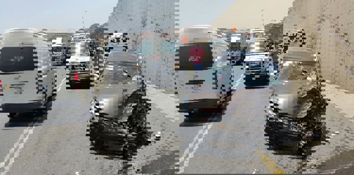 ابن المعلمة "المنسية" في حادث محايل السعودية يروي باكيًا التفاصيل.. والسلطات توقف متهمين