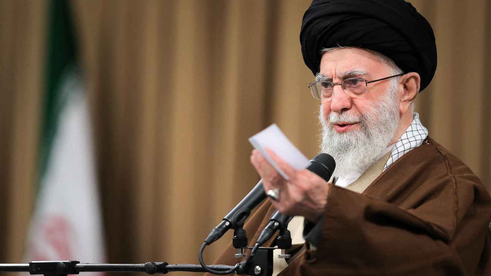 أول موقف من خامنئي بعد الهجوم الأمريكي على الحوثيين