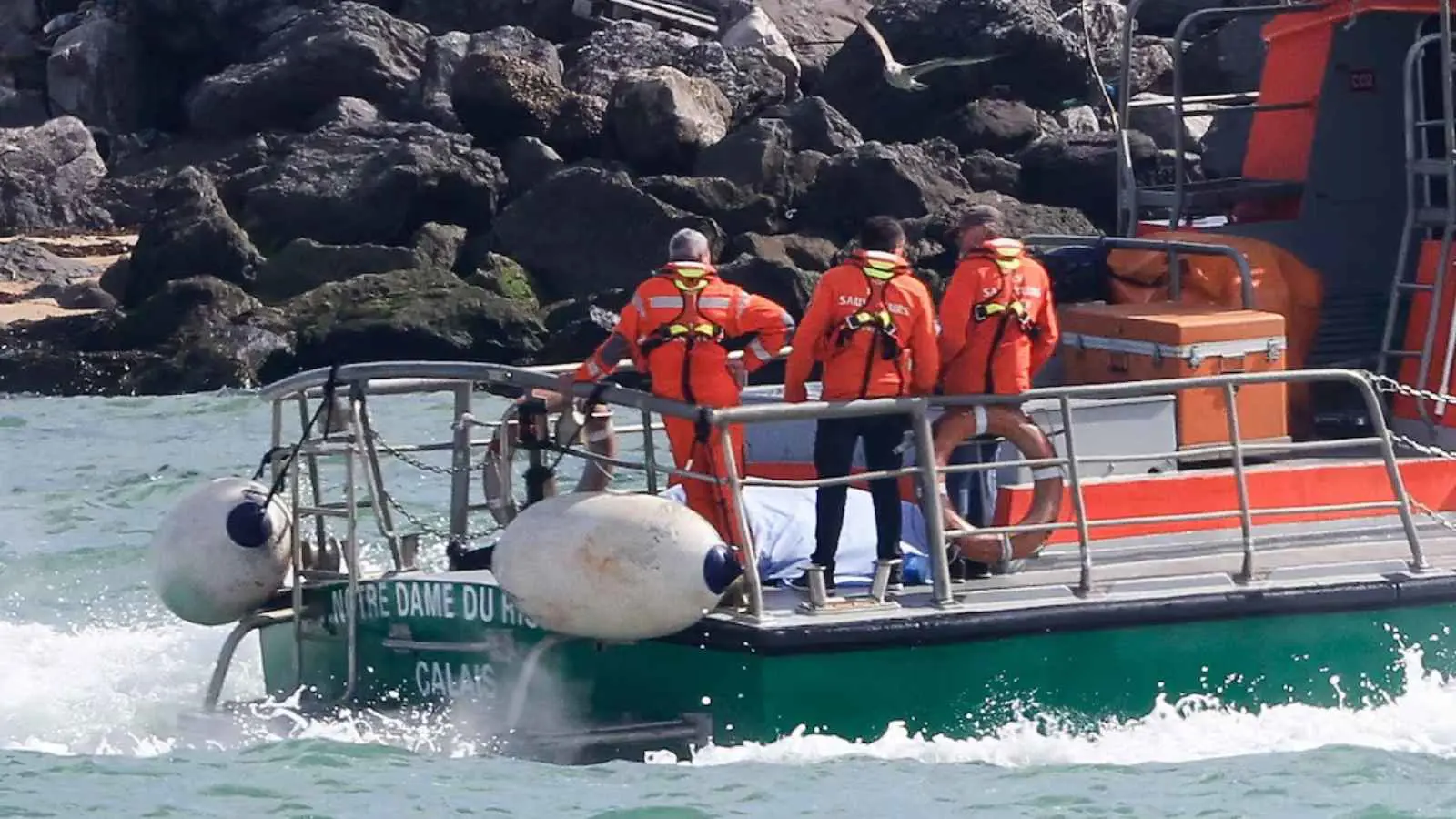 وفاة شخصين أثناء محاولة مهاجرين عبور القنال الإنجليزي