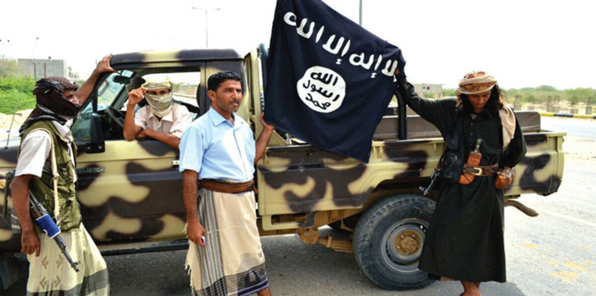 4 من عناصر القاعدة يسلّمون أنفسهم للأمن في لحج اليمنية