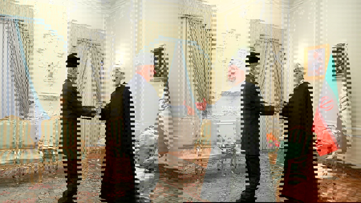 بن علوي من طهران: هناك "علامات واعدة" لحل الأزمة اليمنية