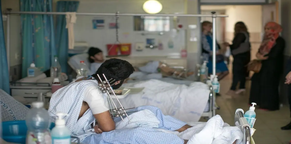 ما السر وراء مساعدات الجيش الإسرائيلي للسوريين؟ (فيديو وصور)