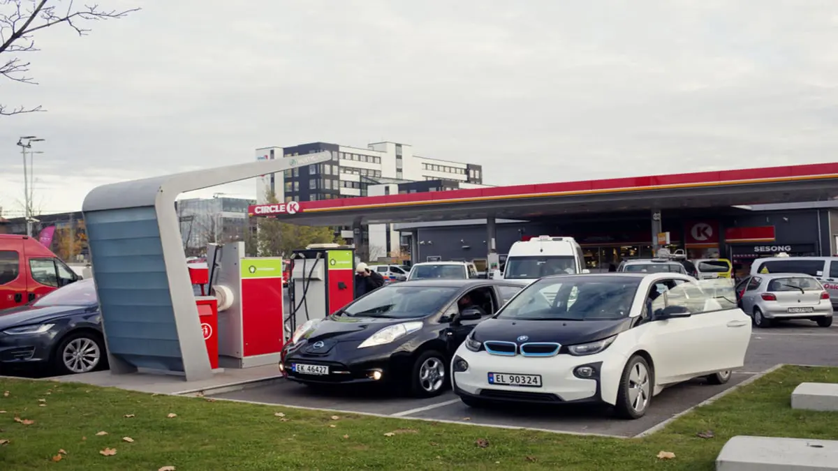 ما مصير محطات الوقود التقليدية إذا سيطرت السيارات الكهربائية على الطرق؟