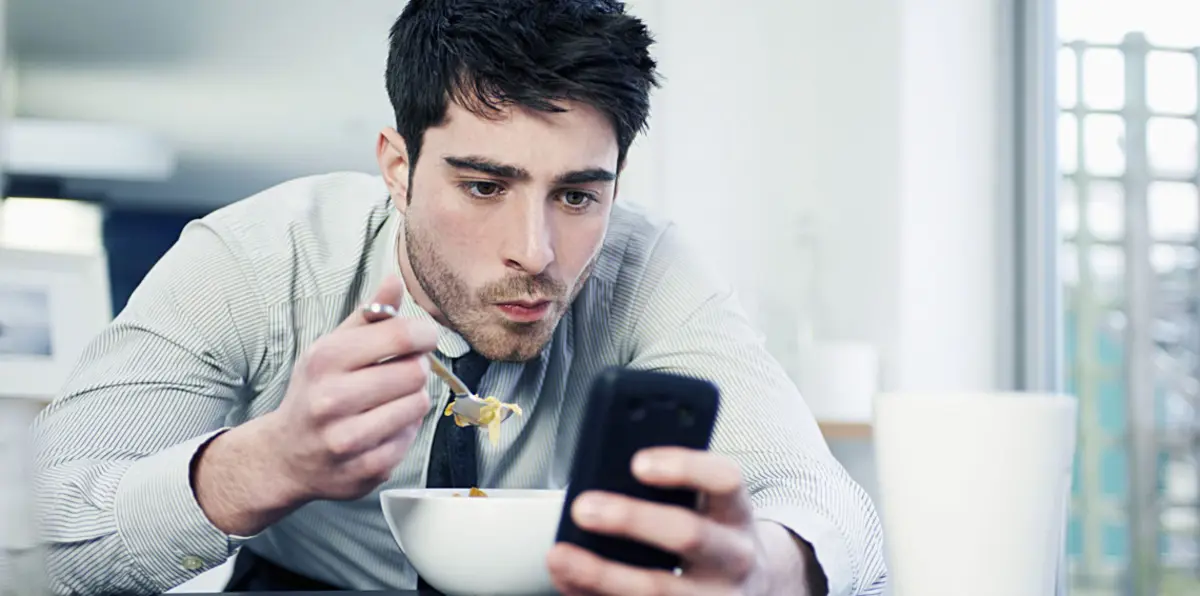 شركة أمريكية تطرح هاتفًا يعالج الإدمان (فيديوغرافيك)