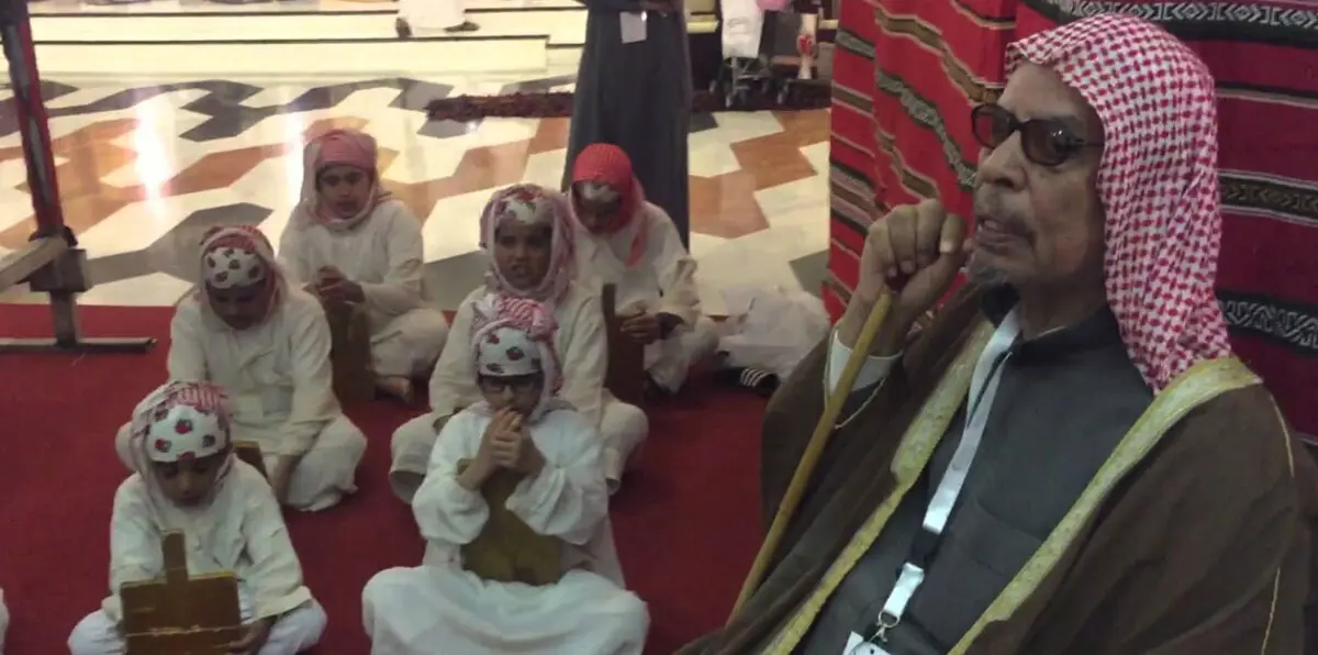 مشهد لفنان سعودي ظهر شبه عار أمام فنانة بحرينية في "شباب البومب" يثير الغضب