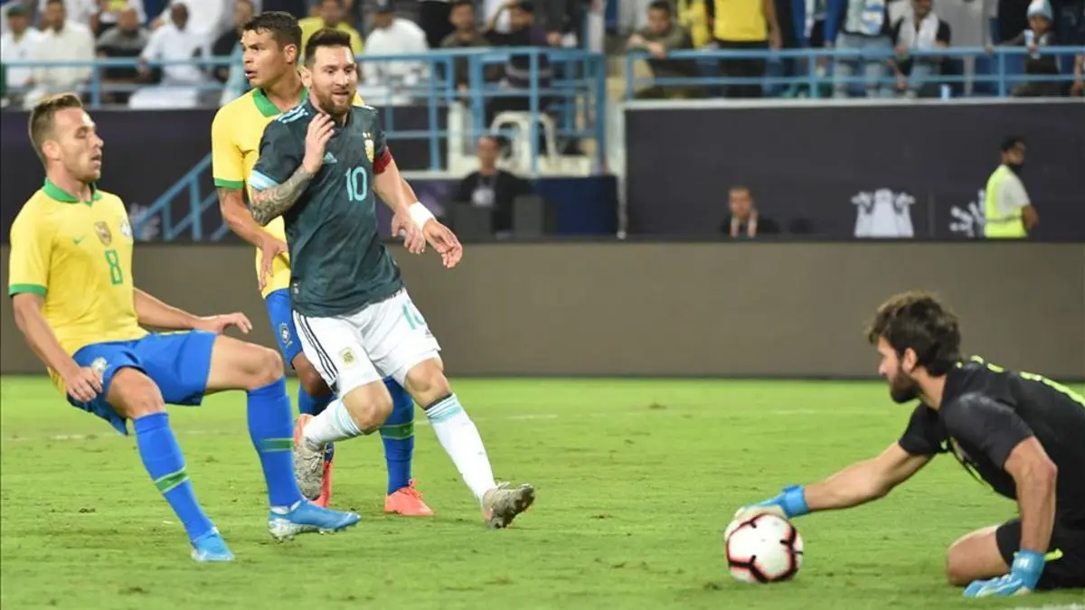 بعد تصرفه مع تيتي.. تياغو سيلفا يوجه انتقادات شديدة لليونيل ميسي