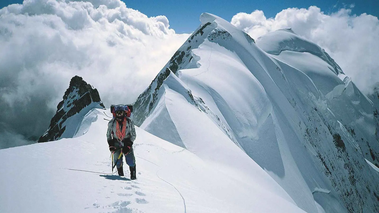 نقص الأكسجين يودي بحياة اثنين من متسلقي الهيمالايا