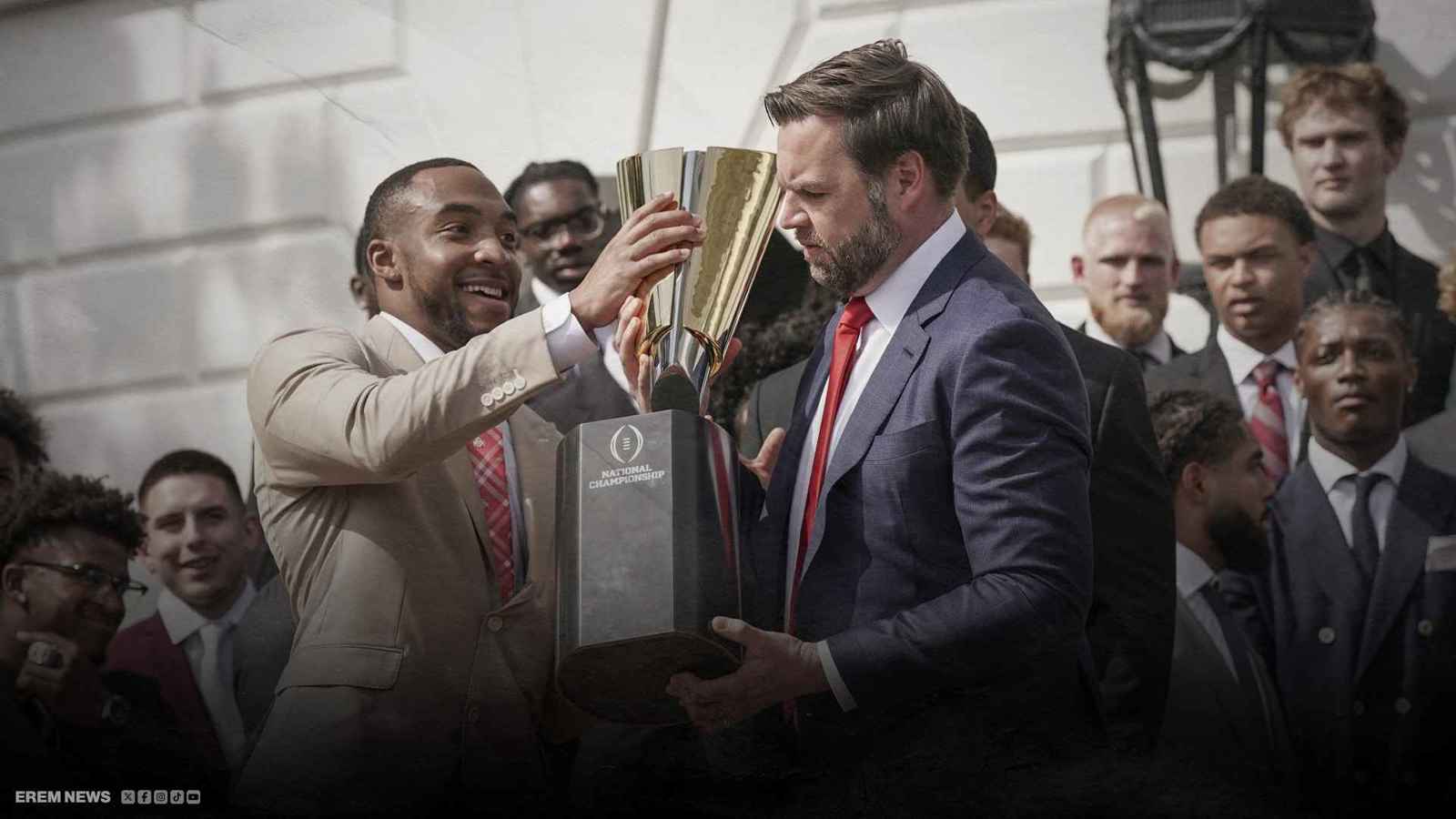 "حادثة غريبة" تحرج نائب ترامب وتثير السخرية (فيديو إرم)