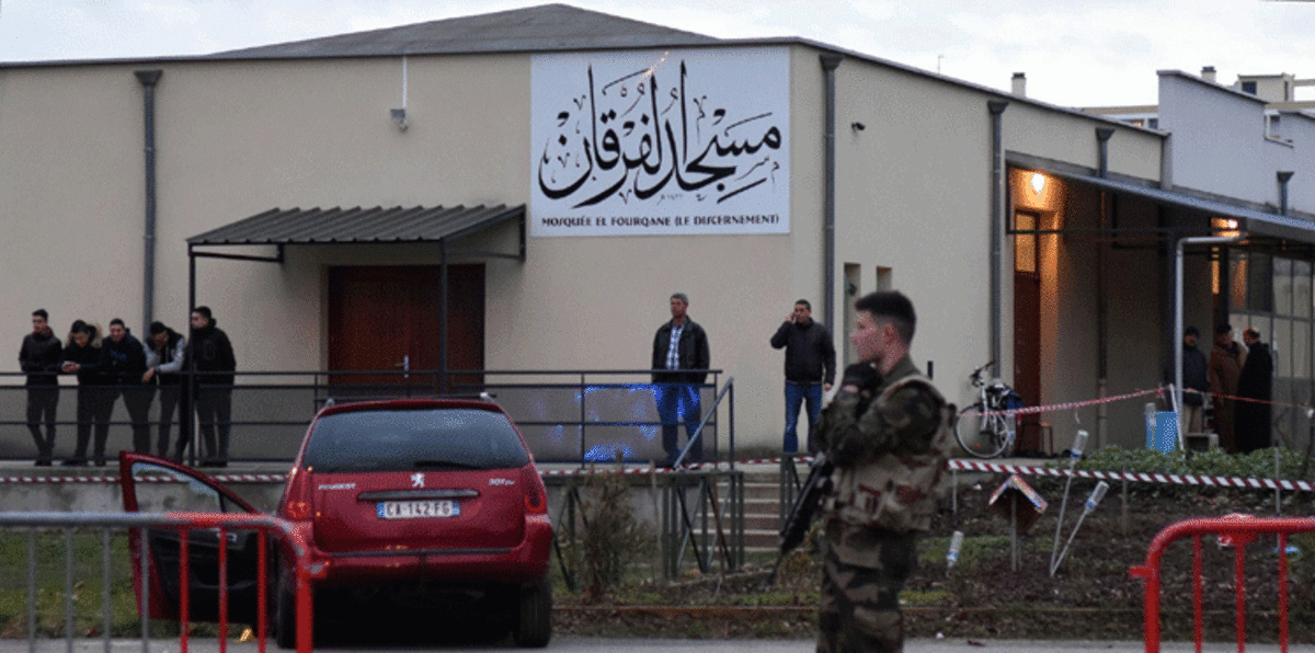 المساجد المحروقة في فرنسا.. رماد التعتيم يُطفئ لهيب الجُرم