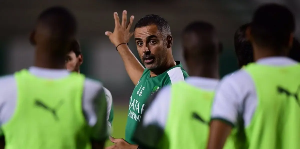 السعودية.. تلميحات بتلقي مدرب الأهلي رشوة من النصر