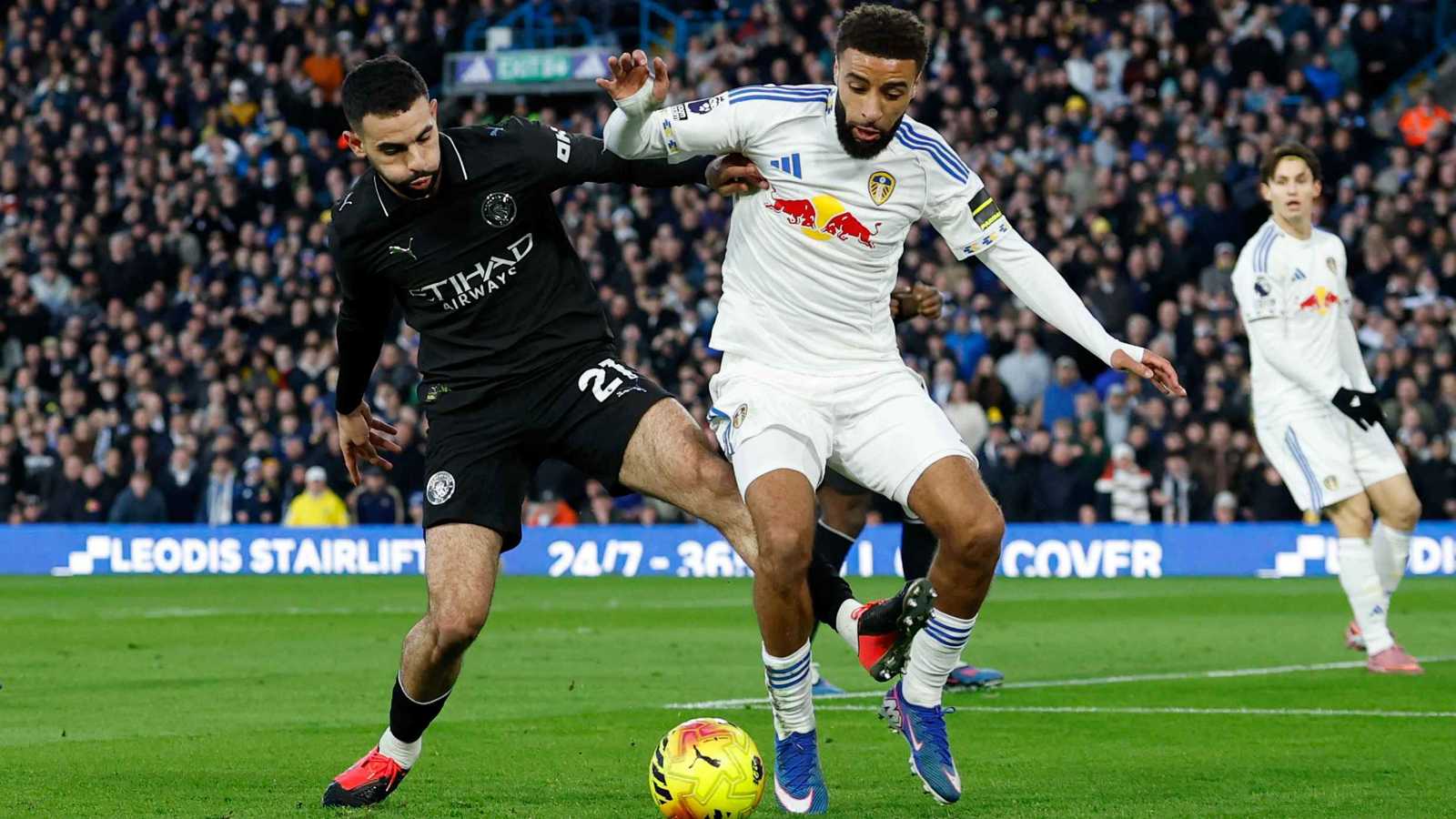 ليدز يونايتد يوجّه تحذيرا لمشجعيه لتفادي صافرات الاستهجان ضد اللاعبين الصائمين 