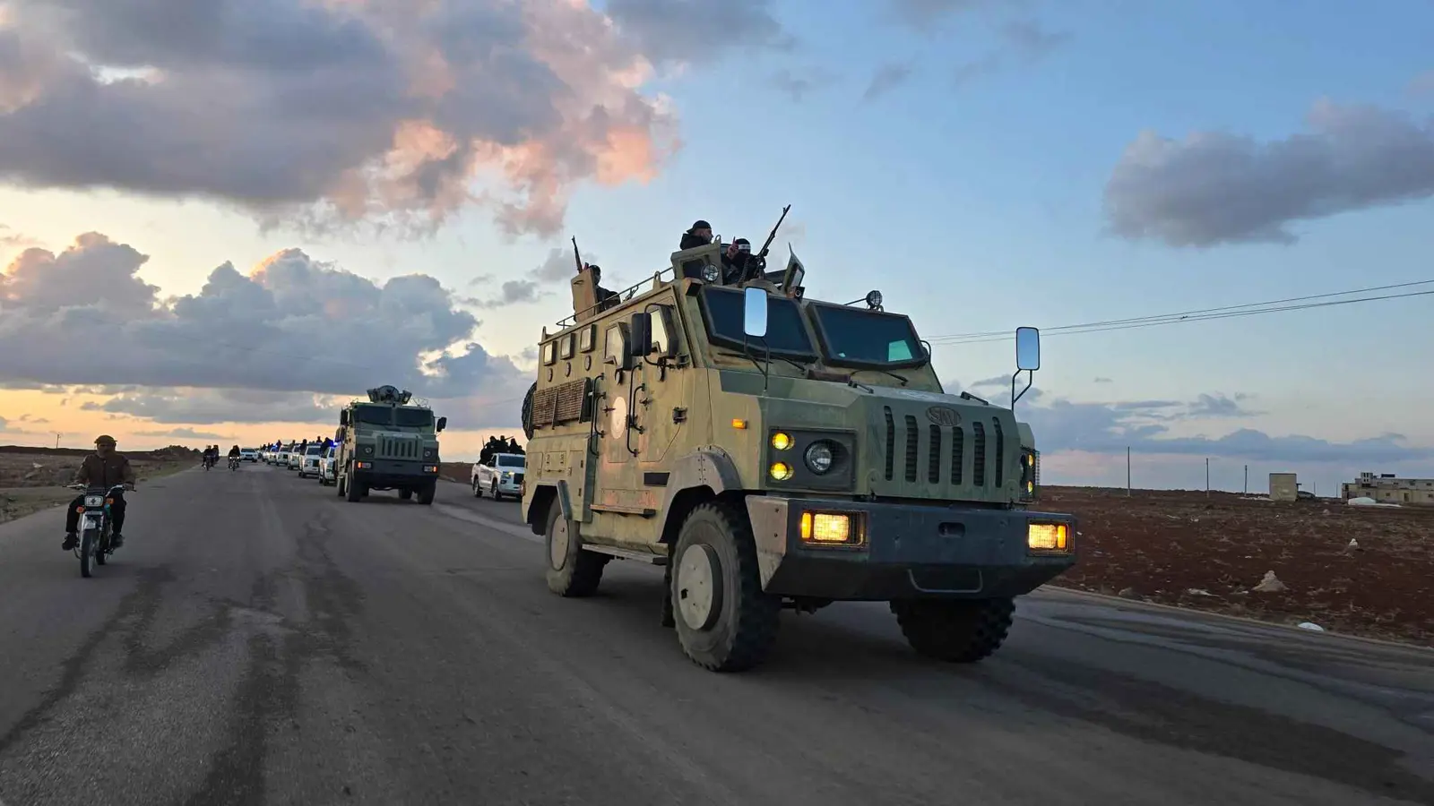 المرصد السوري: حواجز الأمن العام تمنع دخول قوافل إنسانية إلى الساحل