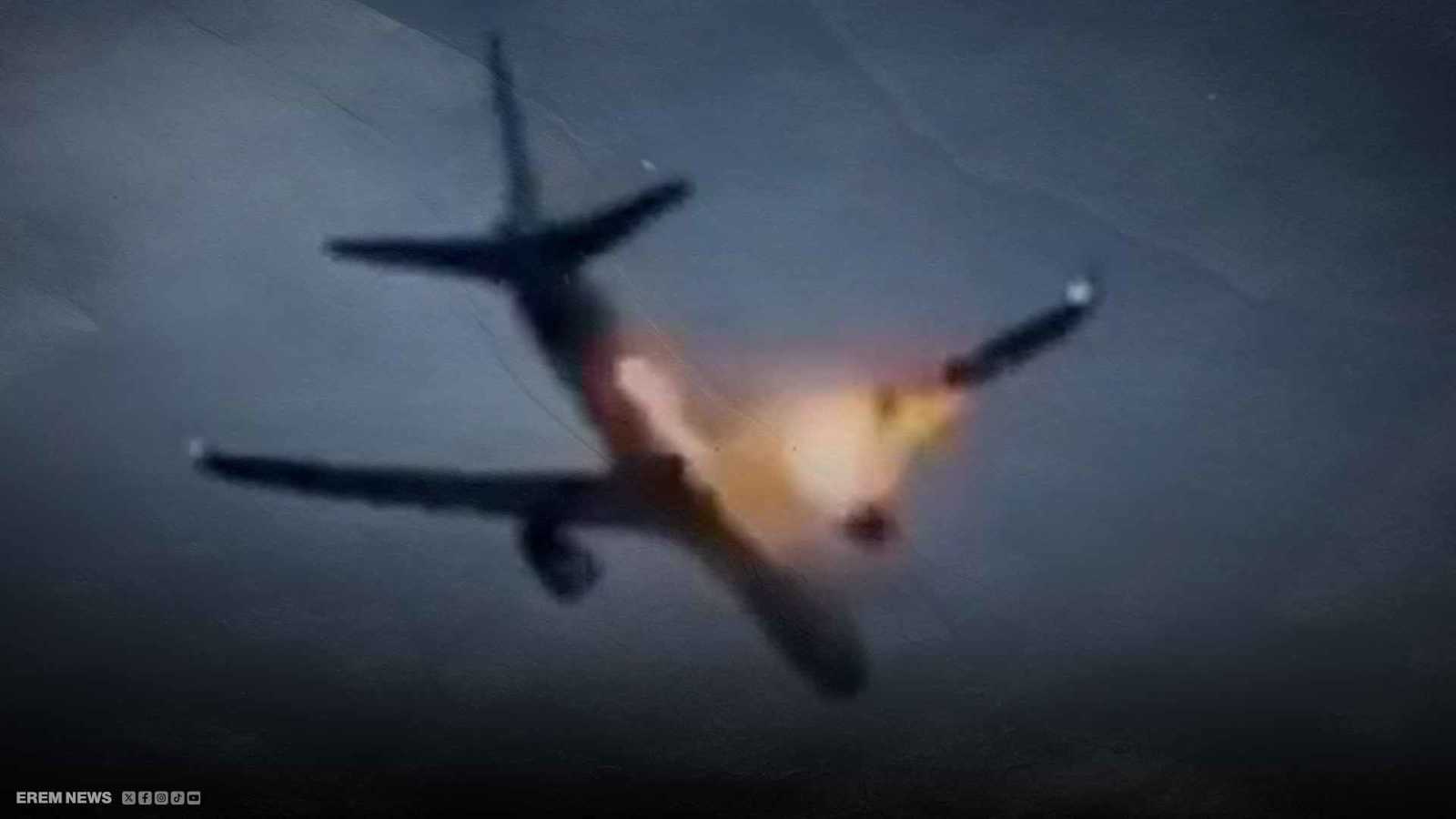 "لحظات رعب".. طائرة بوينغ 757 تشتعل أثناء الرحلة (فيديو)