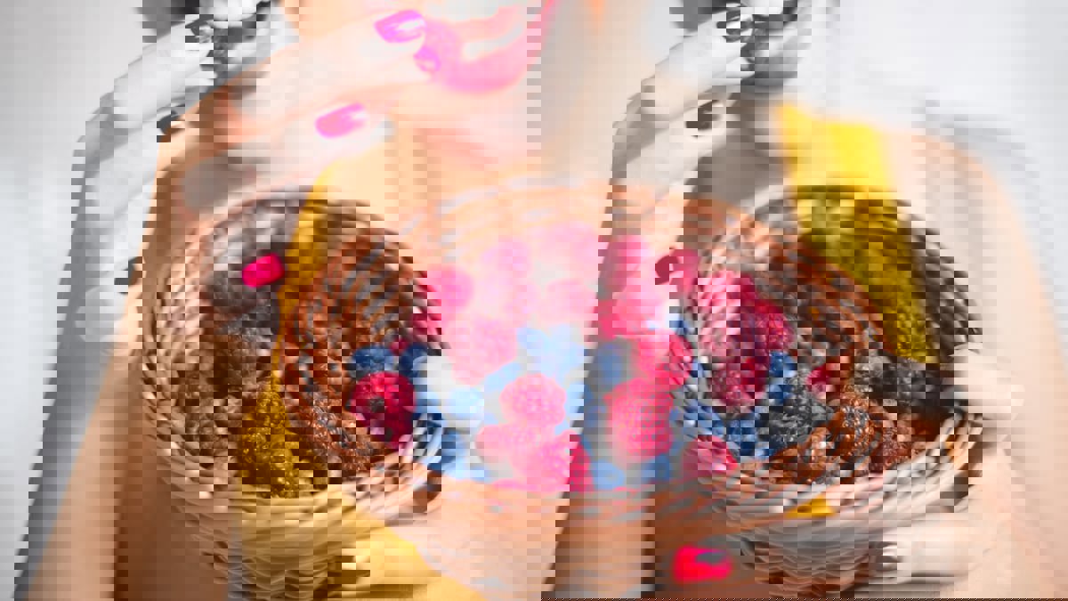 ماذا يحدث لجسمك عند تناول التوت يوميًّا؟