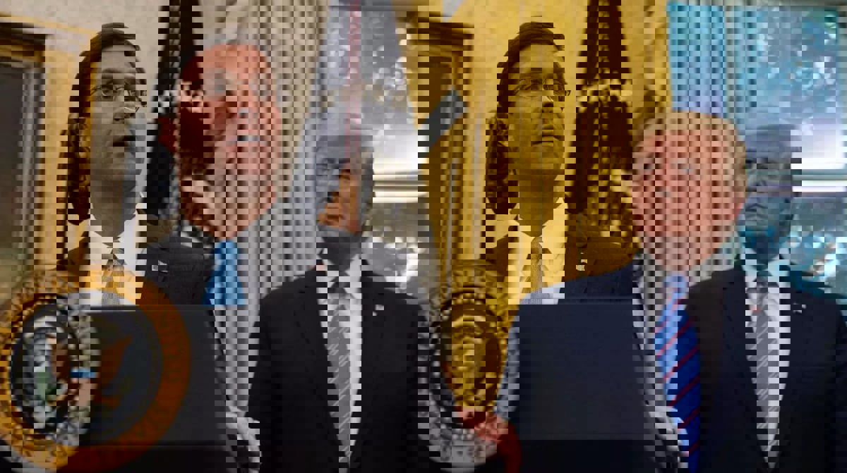 البيت الأبيض: وزير الدفاع إسبر لا يزال في منصبه