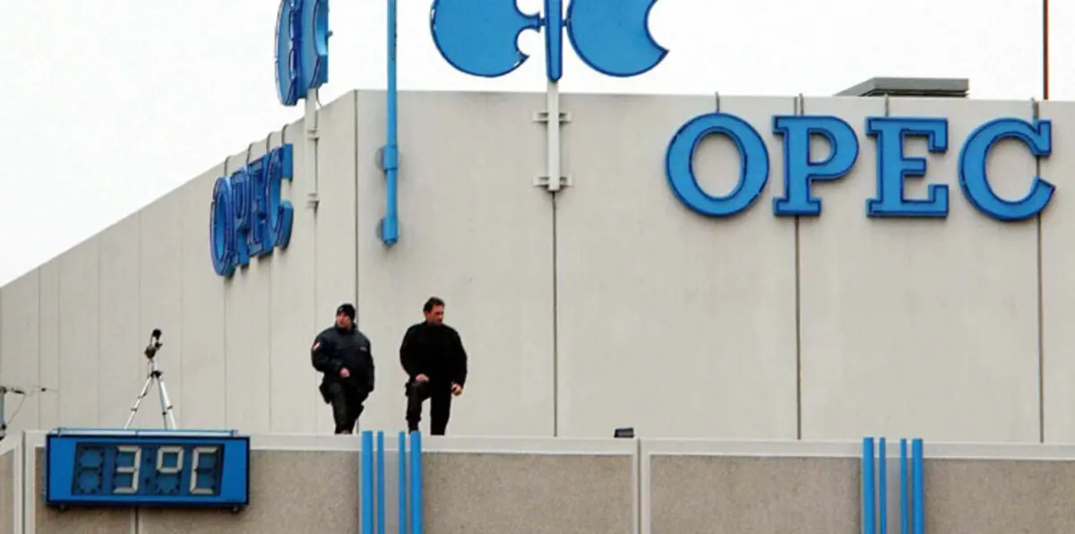 النزاع السعودي الإيراني يبدد فرص اتفاق أوبك على خفض الإنتاج