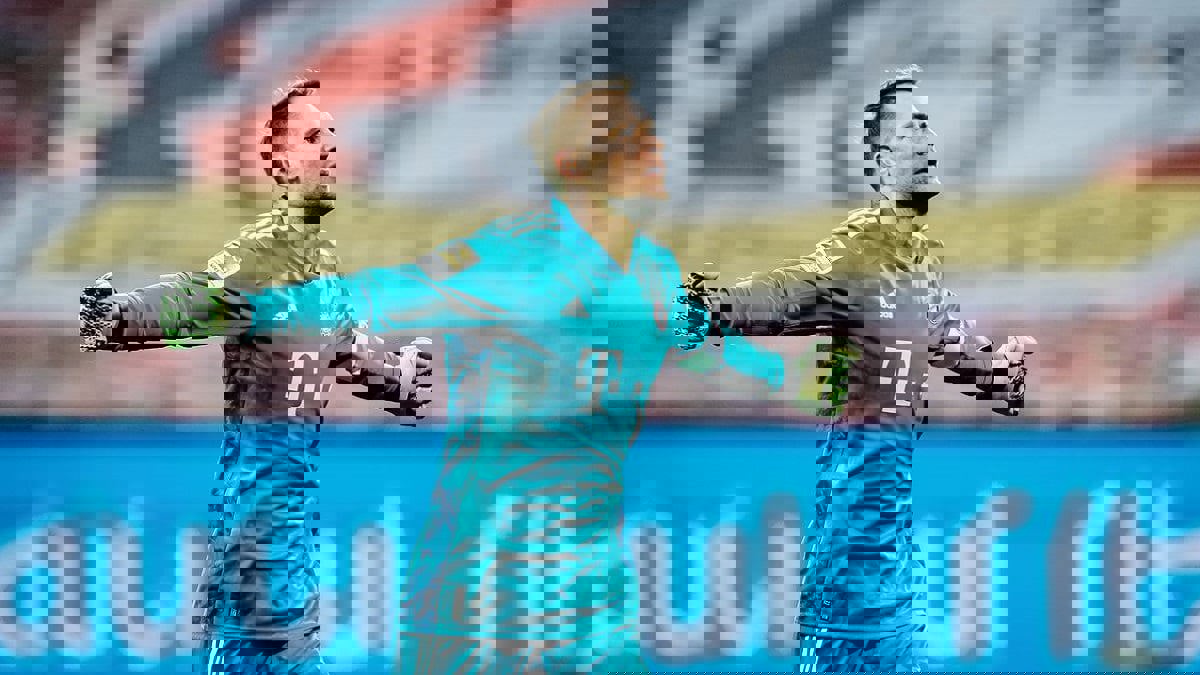 اختيار مانويل نوير أفضل حارس في العقد الأخير