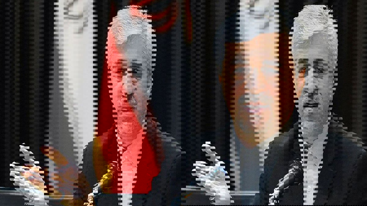 وزير الرياضة الإيراني يعلق على تقارير شراء أجهزة (VAR) من إسرائيل