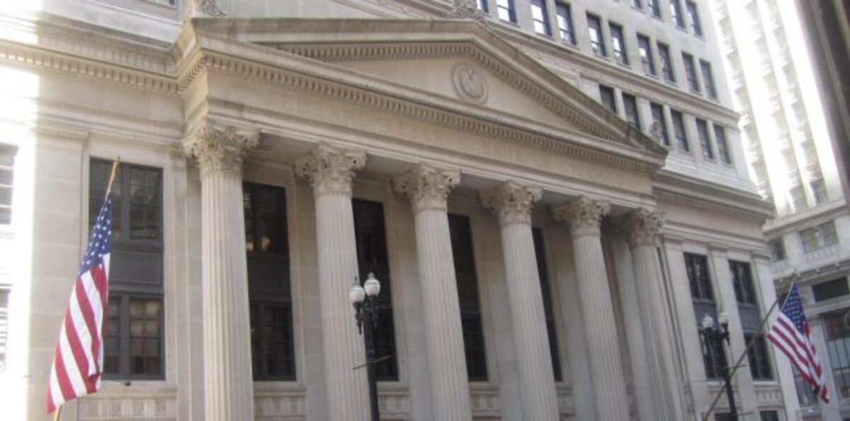 مسؤول: أمريكا تحث حلفاءها على خفض واردات النفط من إيران إلى الصفر