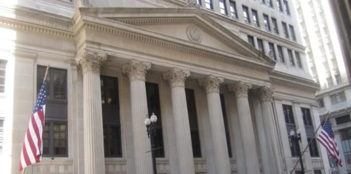 مسؤول: أمريكا تحث حلفاءها على خفض واردات النفط من إيران إلى الصفر