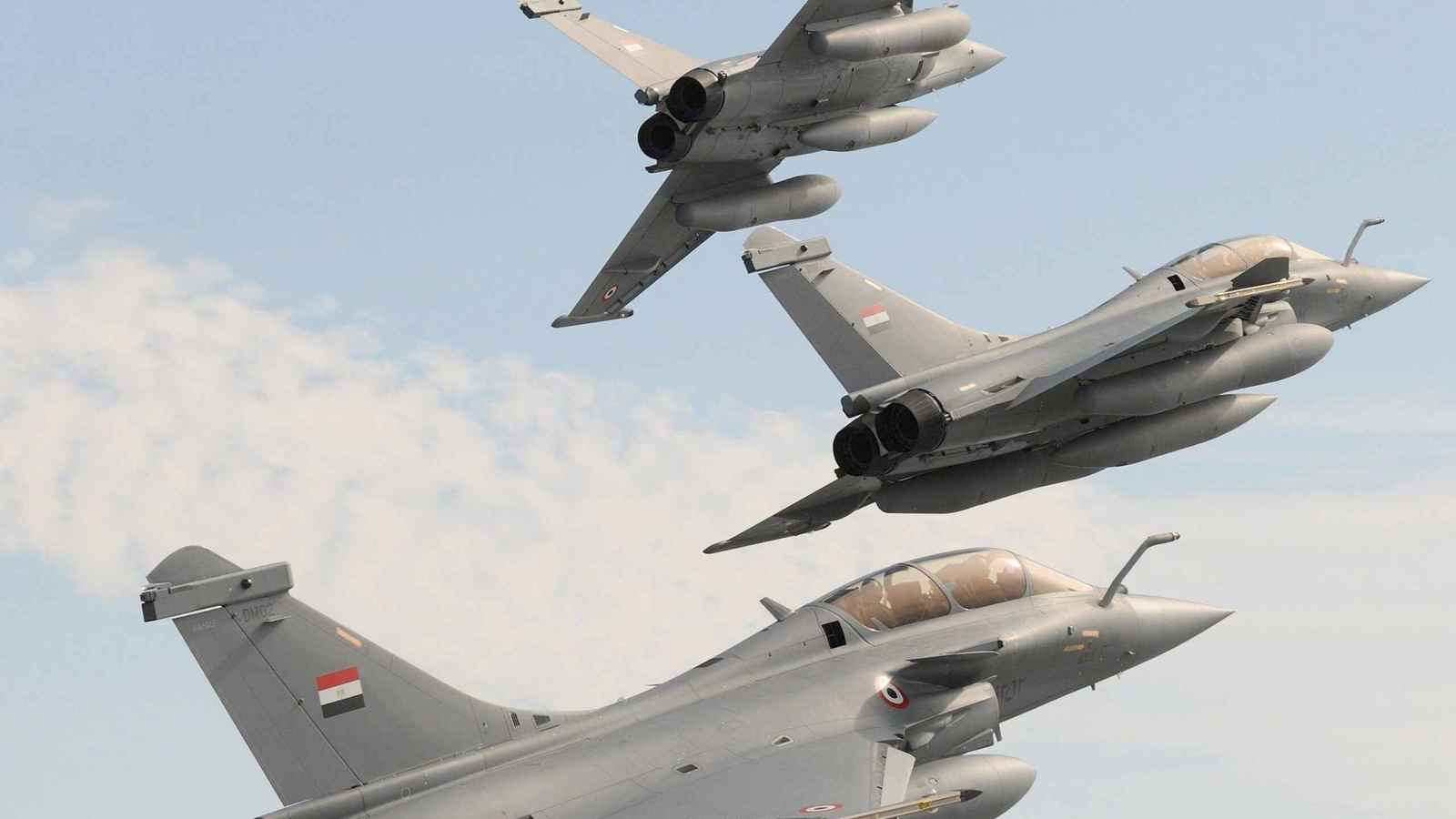 الجيش المصري: سقوط طائرة عسكرية ومقتل طاقمها