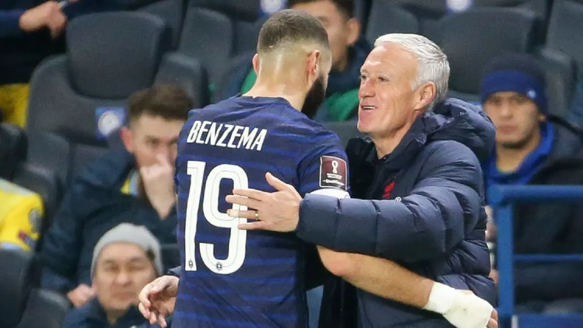 ديشامب: ألقيت موضوع استبعاد بنزيما من كأس العالم خلف ظهري