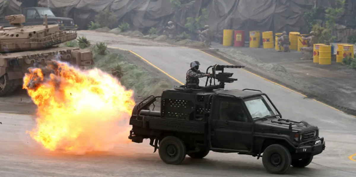 عرض عسكري مبهر في افتتاح معرض أيدكس 2017 بأبوظبي (فيديو إرم)