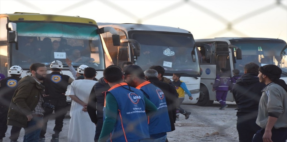 فصائل مدعومة من تركيا تعترض طريق قافلة مقاتلين تم إجلاؤهم من دوما