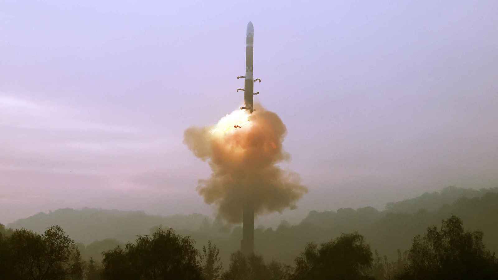 الأول في 2025.. كوريا الشمالية تطلق صاروخا باليستيا باتجاه بحر الشرق