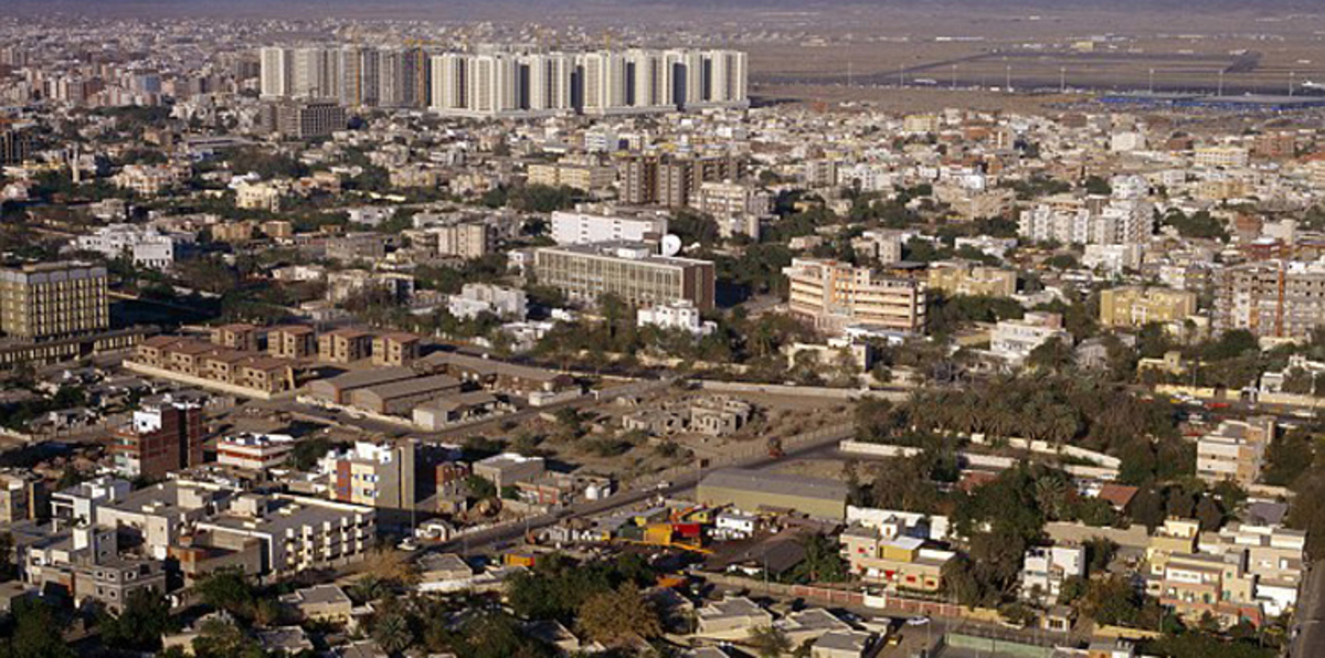 سعودية بريطانية تزعم أن والدها يحبسها منذ سنوات في جدة