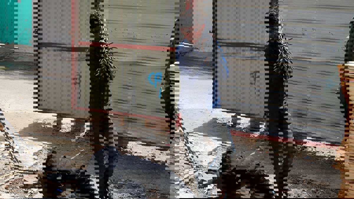 أطفال اليمن يكدحون في أعمال خطرة لكسب قوت أسرهم