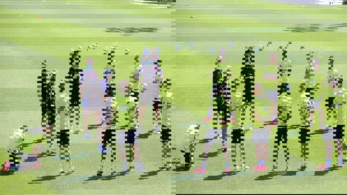 نادي برشلونة يغرق بسبب جائحة "كورونا".. ويطلب تضحيات جديدة من نجومه
