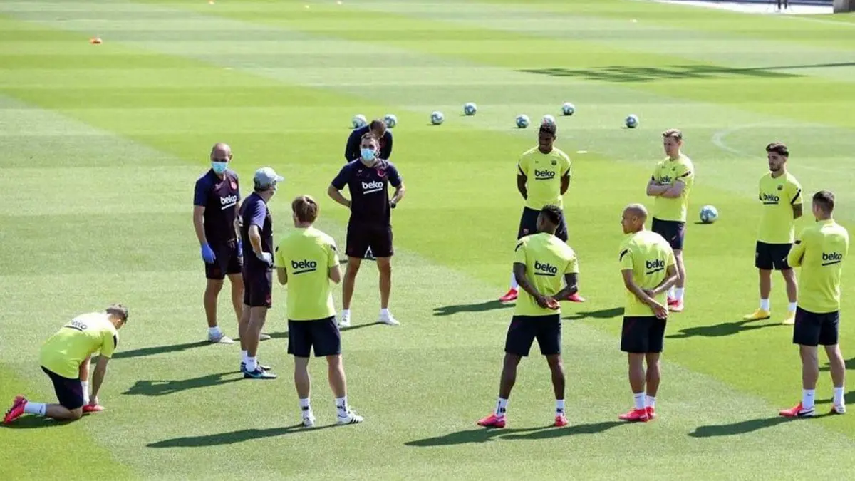 نادي برشلونة يغرق بسبب جائحة "كورونا".. ويطلب تضحيات جديدة من نجومه