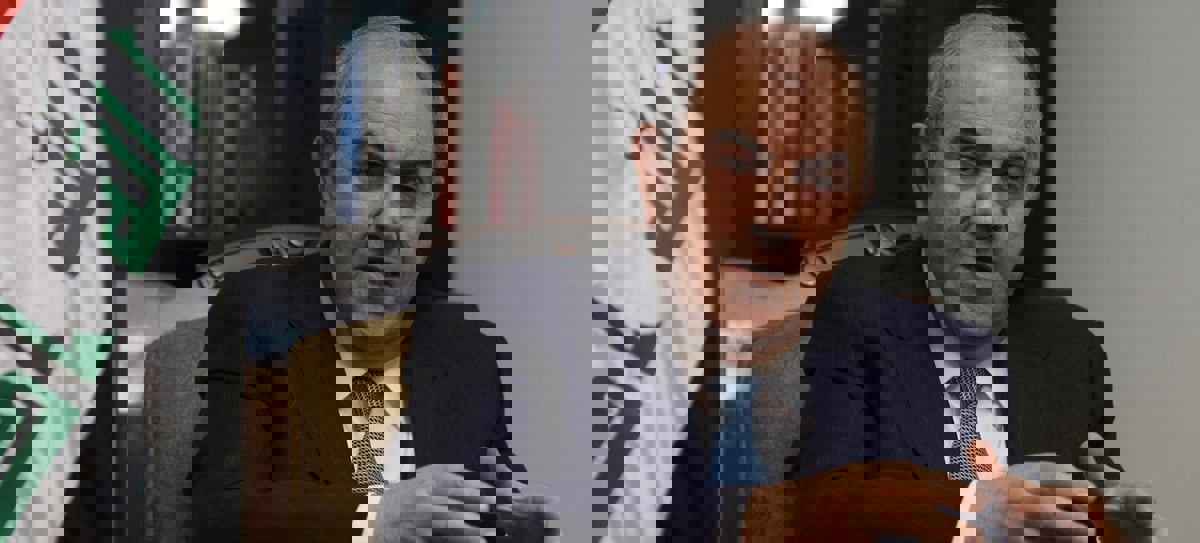 علاوي: على إيران التوقف عن التدخل في شؤون العراق