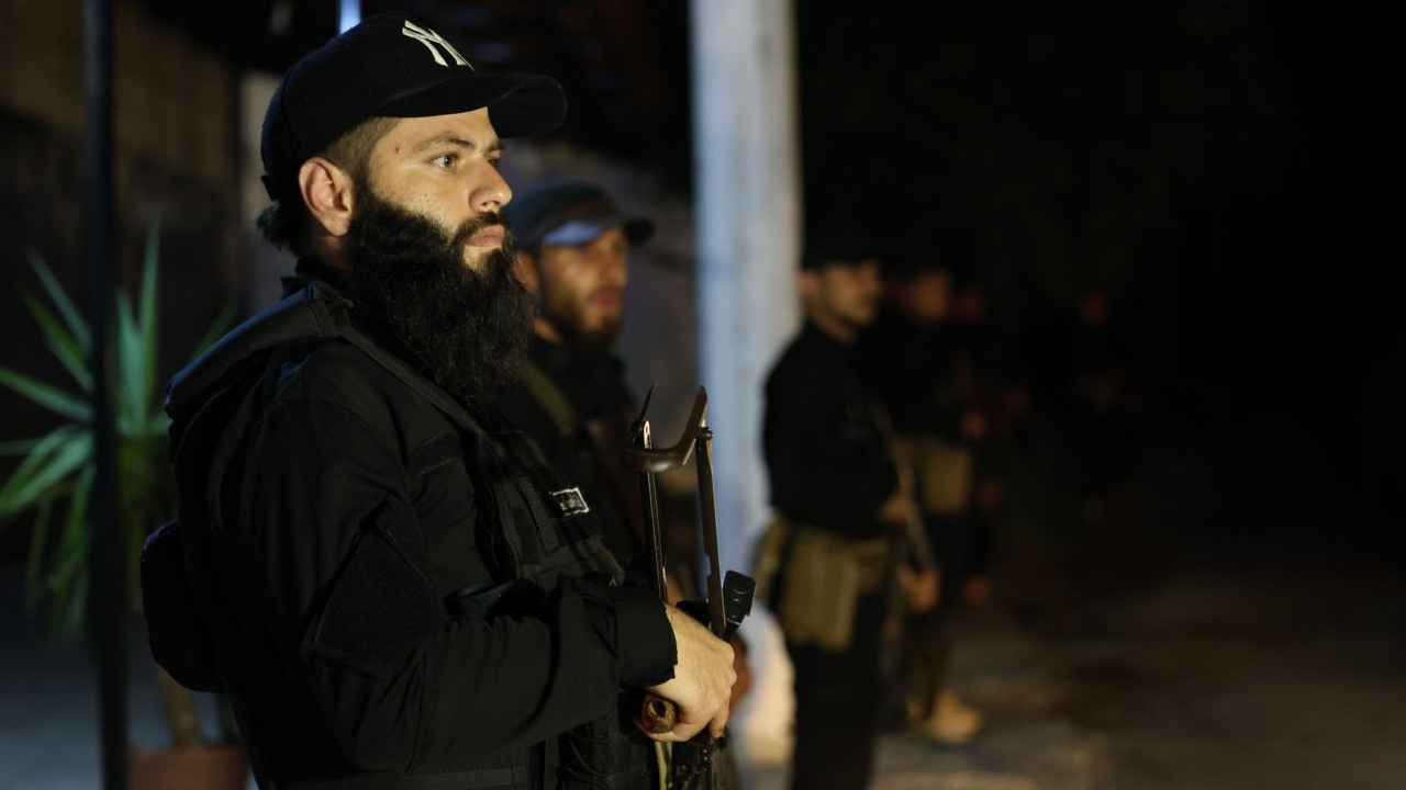 "ضرب رأسه".. الداخلية السورية تعلق على وفاة اللباد في الجامع الأموي