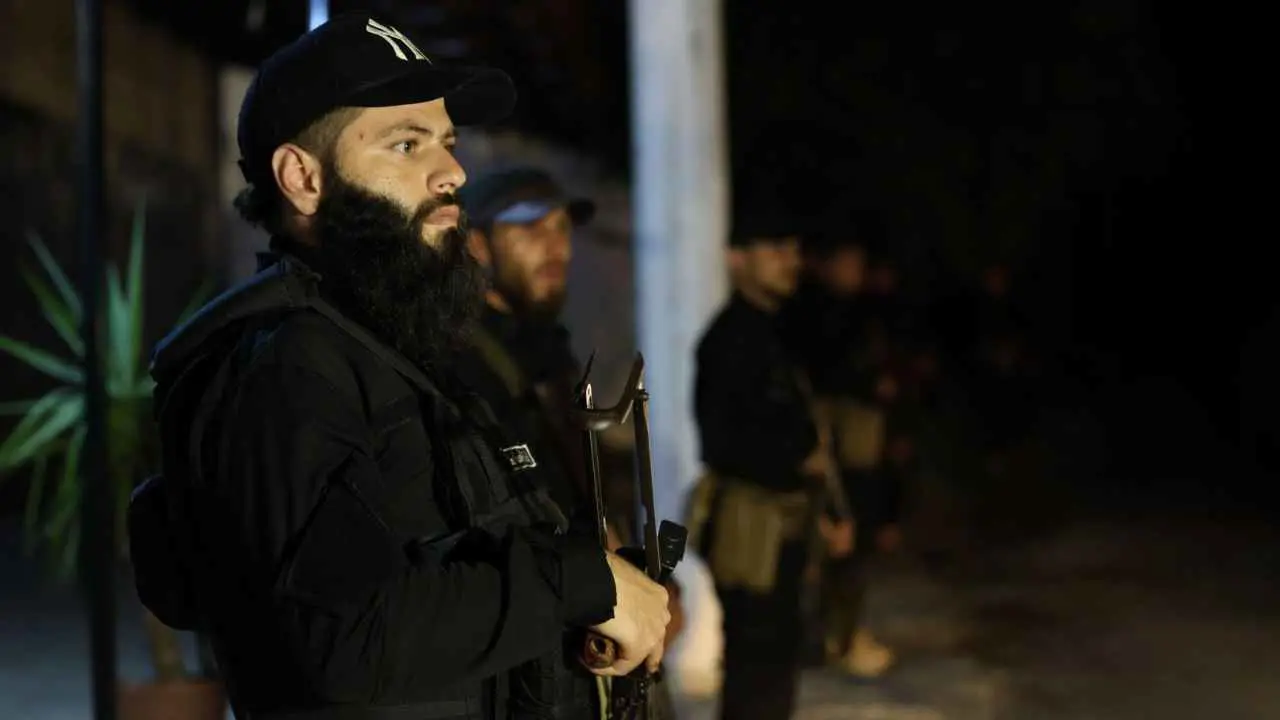 "ضرب رأسه".. الداخلية السورية تعلق على وفاة اللباد في الجامع الأموي