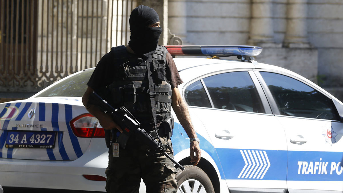 تركيا.. مقتل امرأة في هجوم على مقر حزب مؤيد للأكراد في إزمير