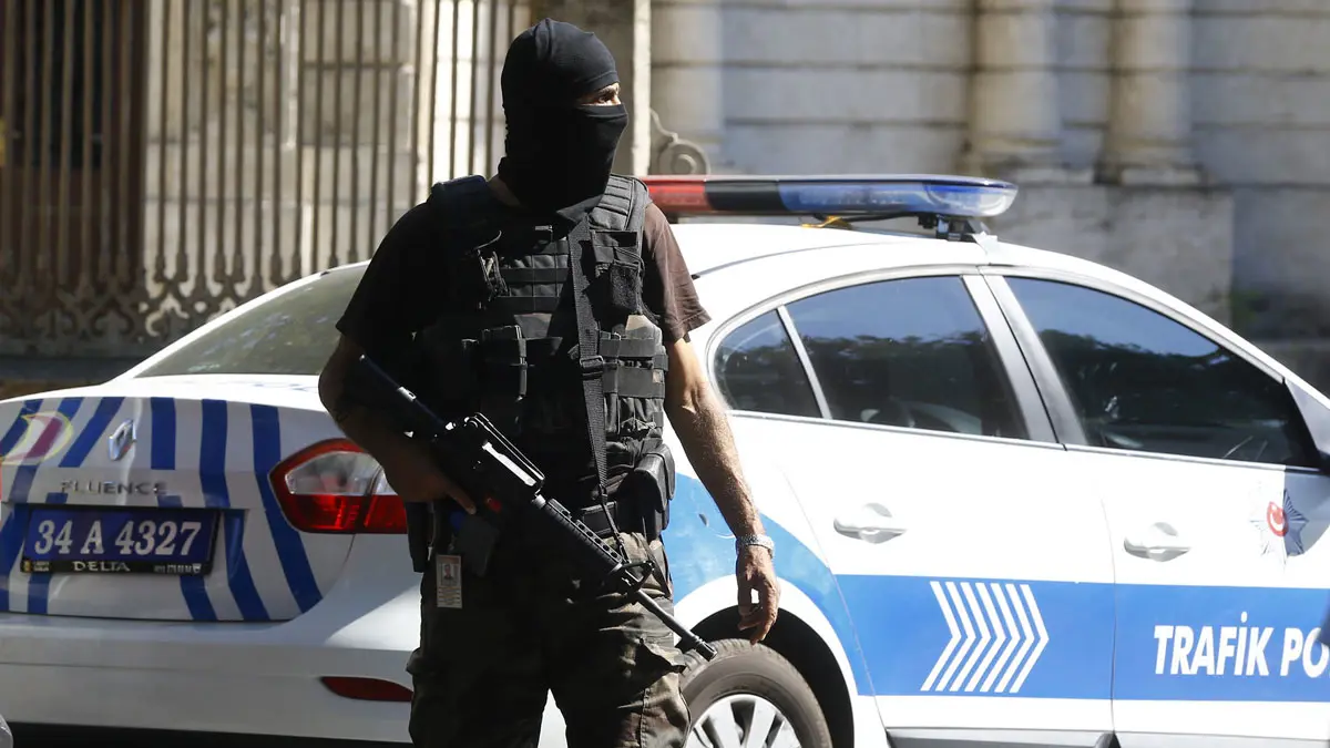 تركيا.. مقتل امرأة في هجوم على مقر حزب مؤيد للأكراد في إزمير