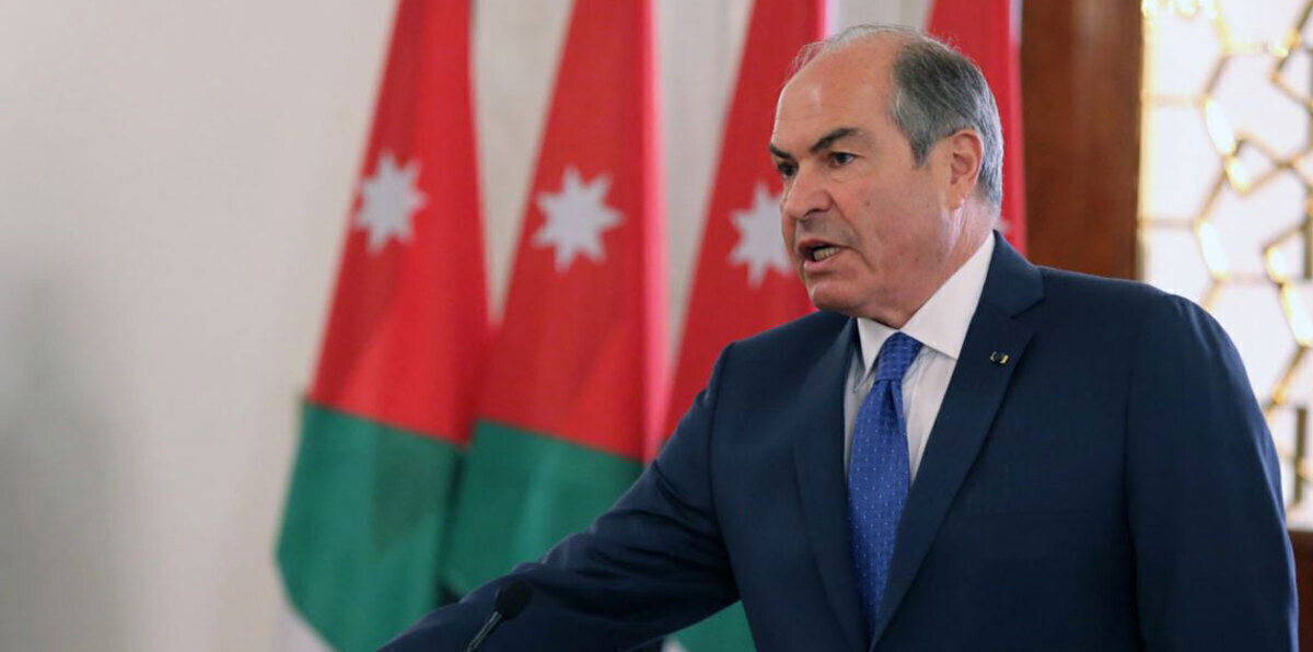 وسط اعتذار الملقي وتهديد نيابي.. الخبز والكهرباء يؤججان الشارع والبرلمان ضد حكومة الأردن