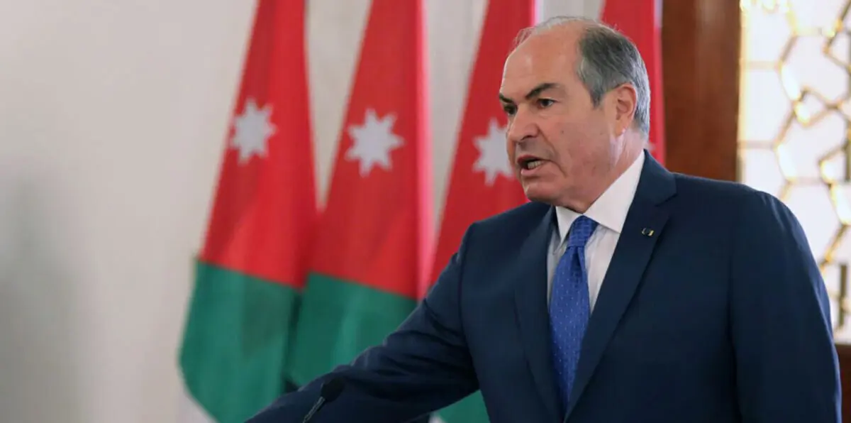 وسط اعتذار الملقي وتهديد نيابي.. الخبز والكهرباء يؤججان الشارع والبرلمان ضد حكومة الأردن