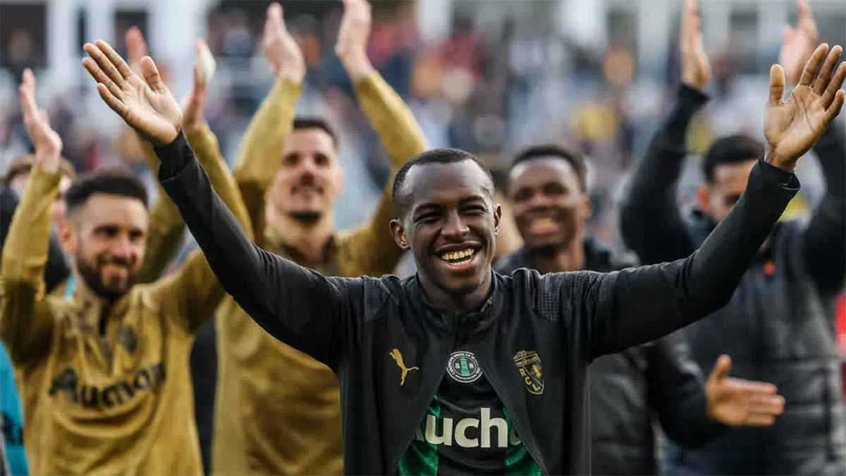 خطوة مفاجئة من لانس الفرنسي تجاه سعود عبدالحميد بعد تألقه أخيرًا 