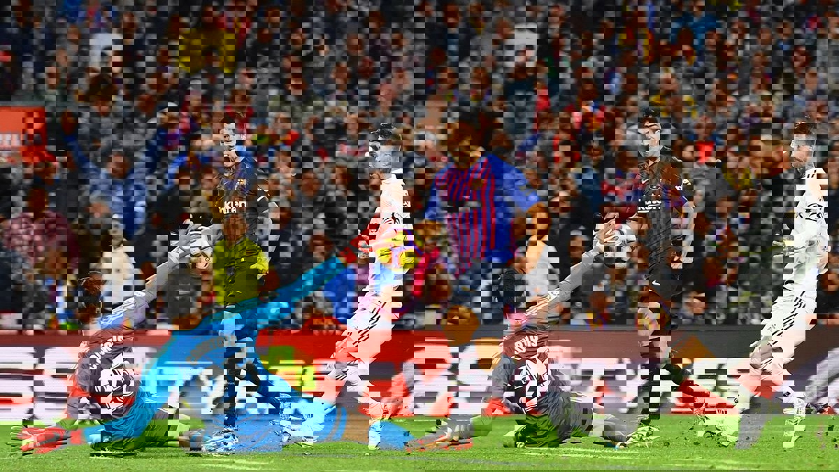 صحيفة: الحكومة الإسبانية ضد إقامة الكلاسيكو في الكامب نو