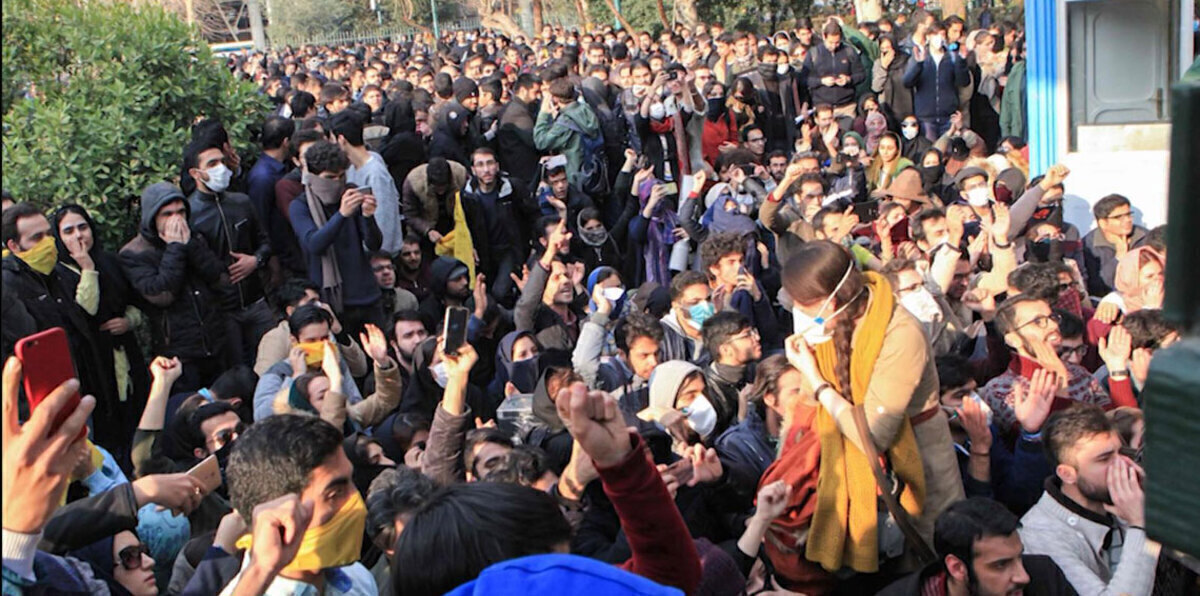 تزامنًا مع الاحتجاجات.. كيف خلد الإيرانيون ذكرى عودة الخميني؟ (فيديوغرافيك)