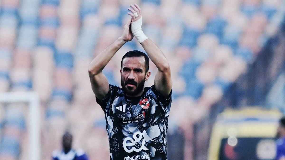 الدمع يزاحم الحبر.. الأهلي يبلغ علي معلول بـ"نهاية القصة"