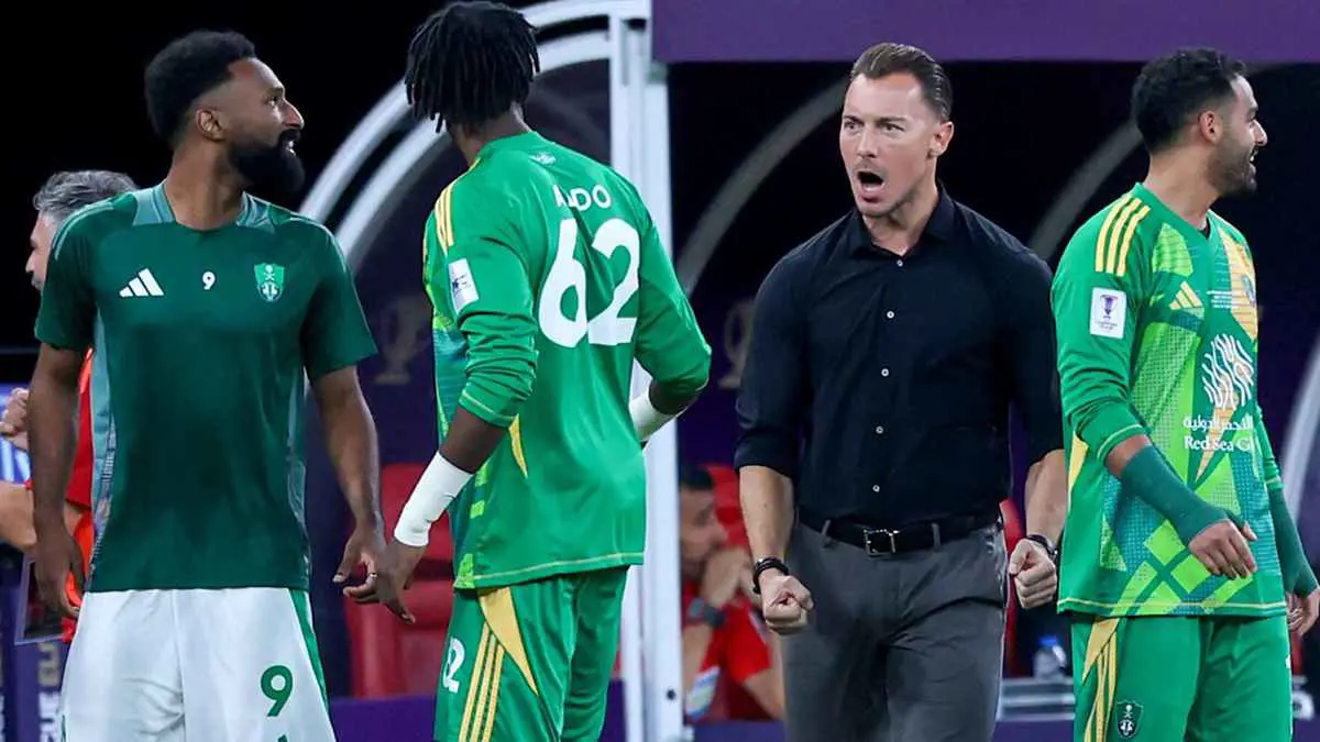 تلقى عروضا أوروبية.. يايسله يحسم مصيره مع الأهلي السعودي