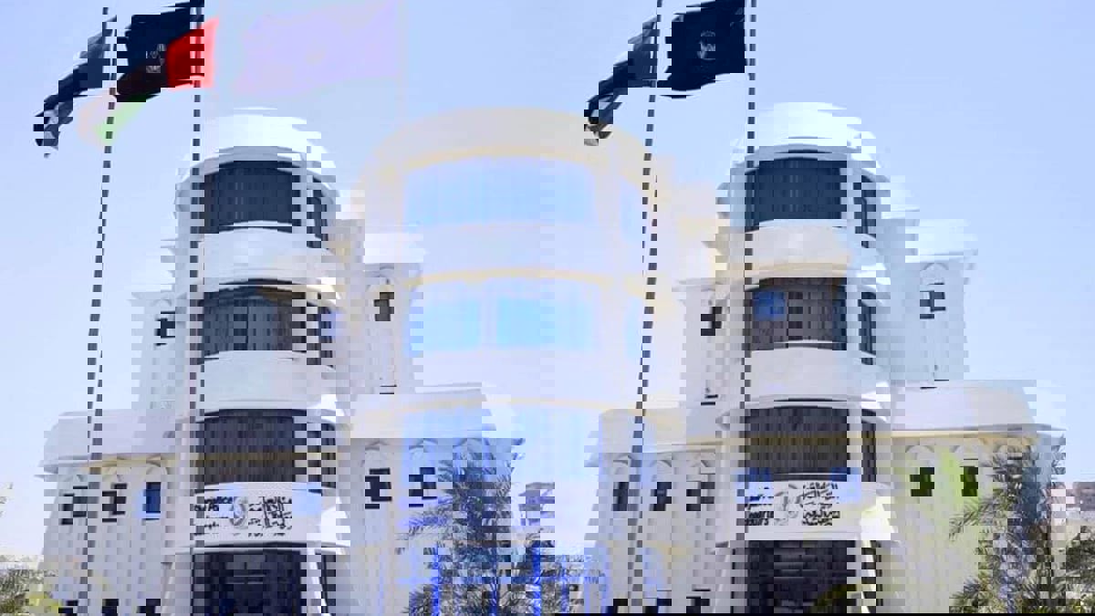 الشارقة.. اختناق طفل "آسيوي" علق داخل سيارة متوقفة بجوار منزل ذويه